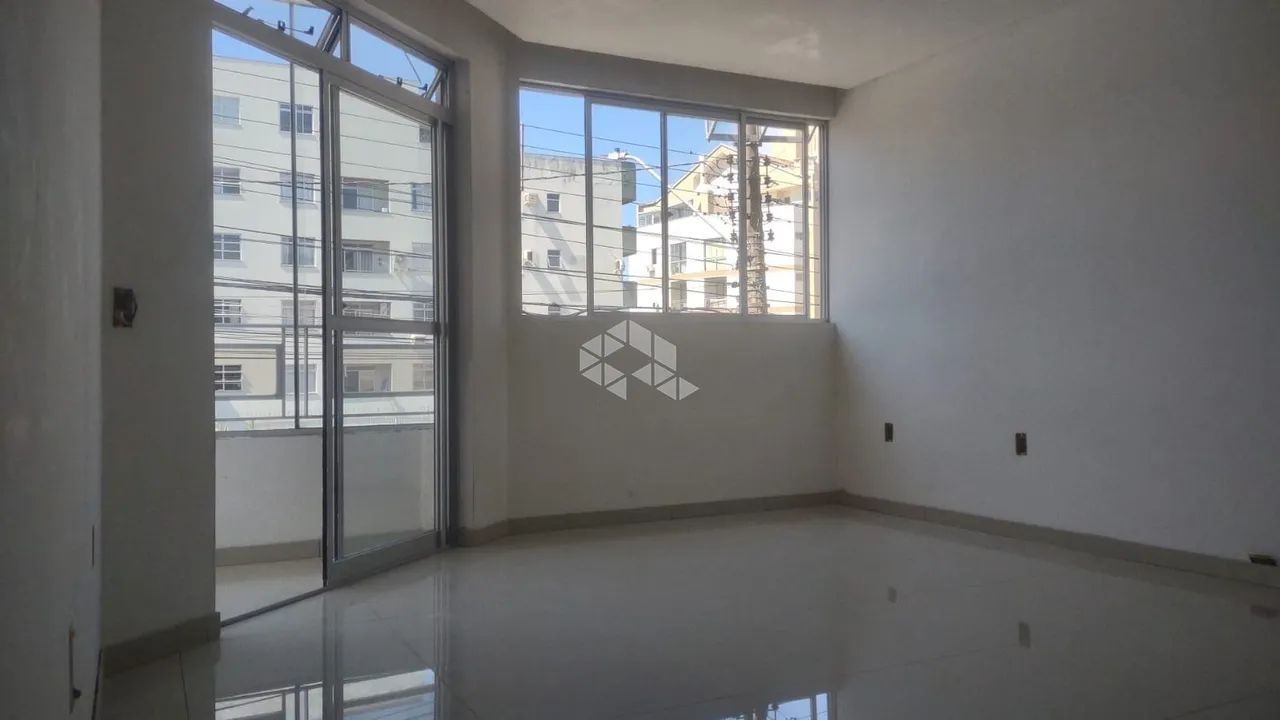 Apartamento com sacada 3 Dormitórios sendo 1 Suíte no bairro capoeiras - Foto 2