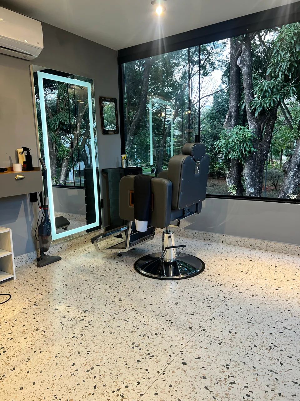 Aluguel de cadeira para barbeiro.para clientes exigentes na asa sul 1