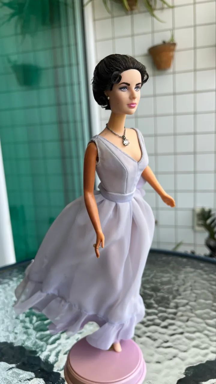 Boneca raríssima Elisabeth taylor 