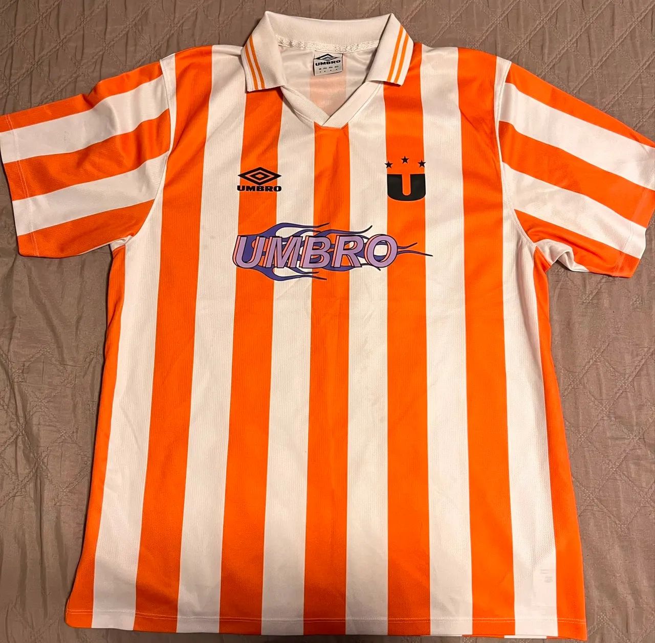 Camisa Umbro Listrada Esportiva Oversized