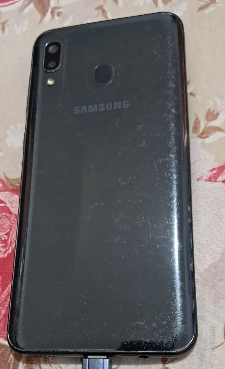 Samsung A20 - Foto 2
