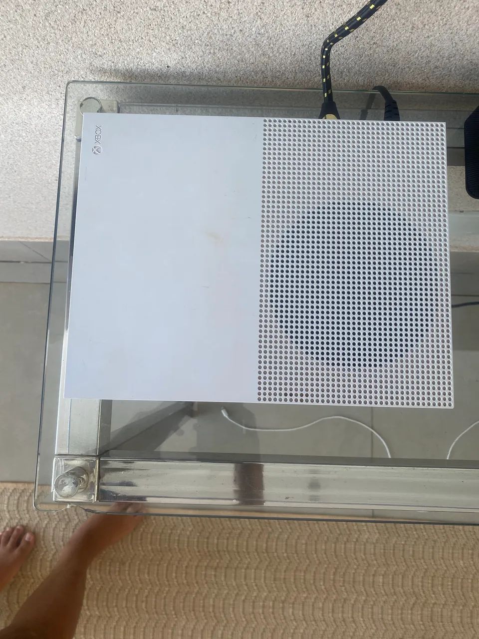 Xbox one s com 500gb 2 controles  - Foto 3