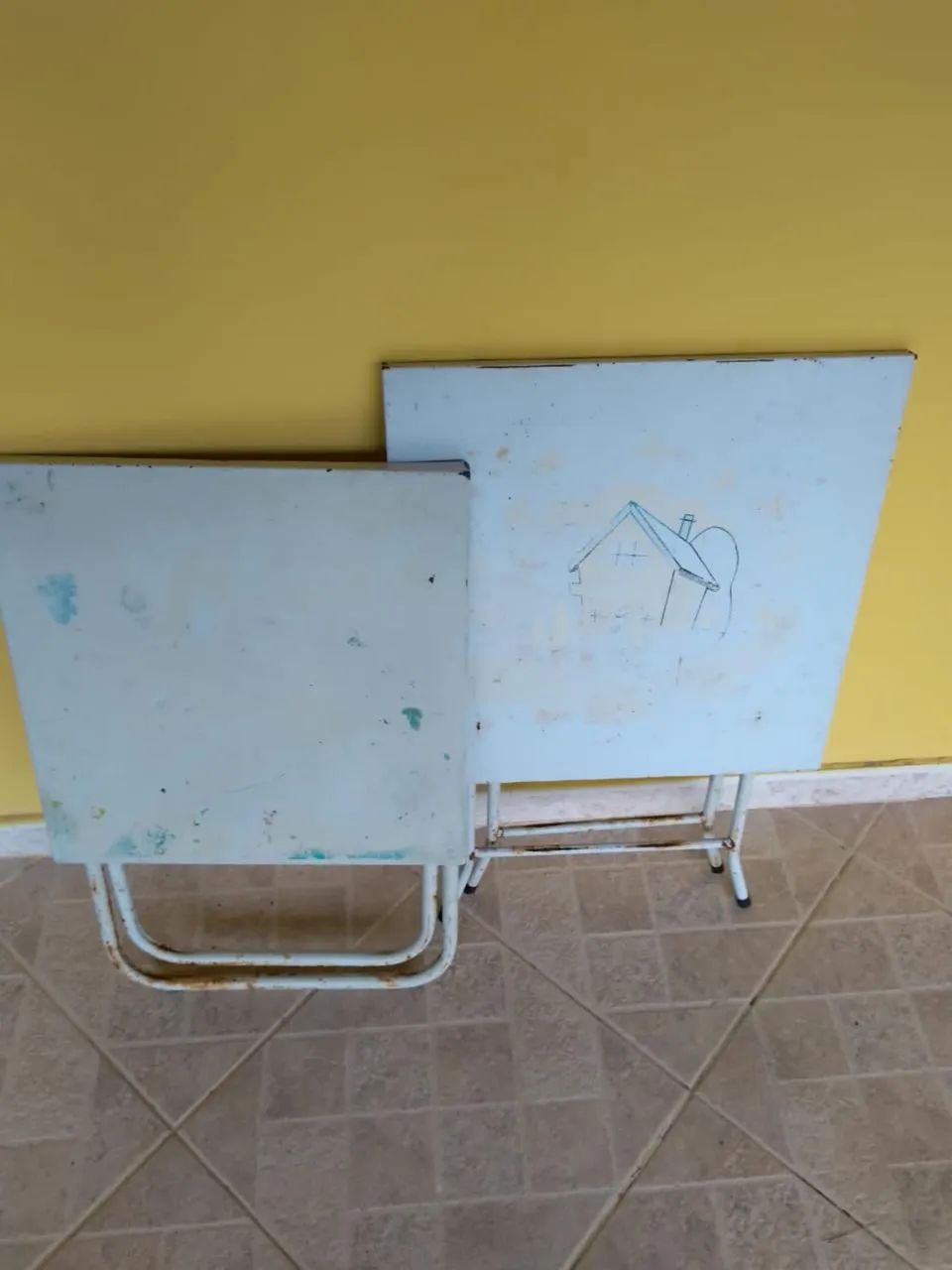 MESA INFANTIL DOBRÁVEL (50,00 CADA?