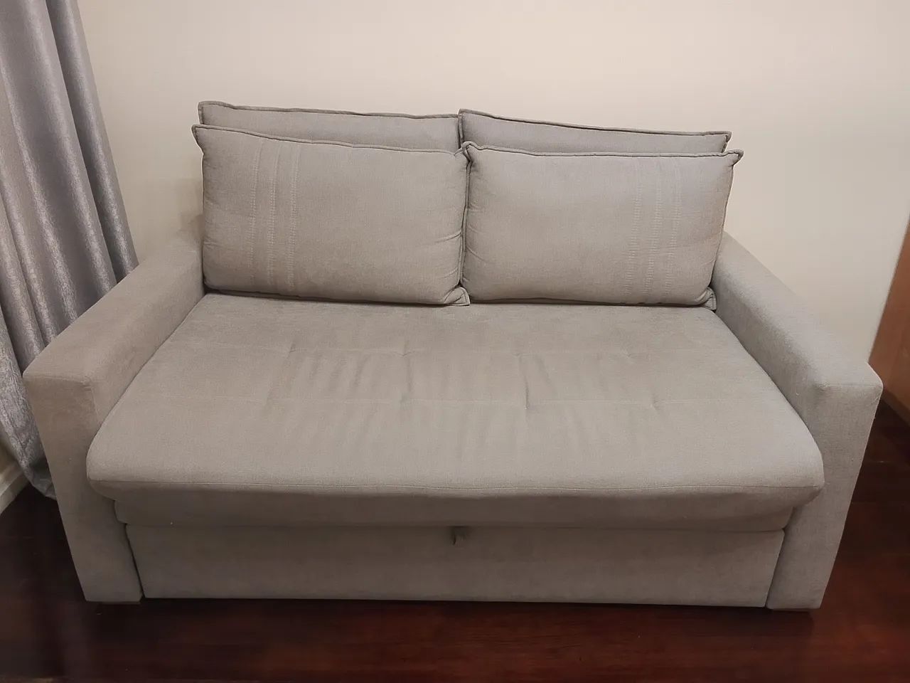Sofá-cama Novíssimo sem detalhes