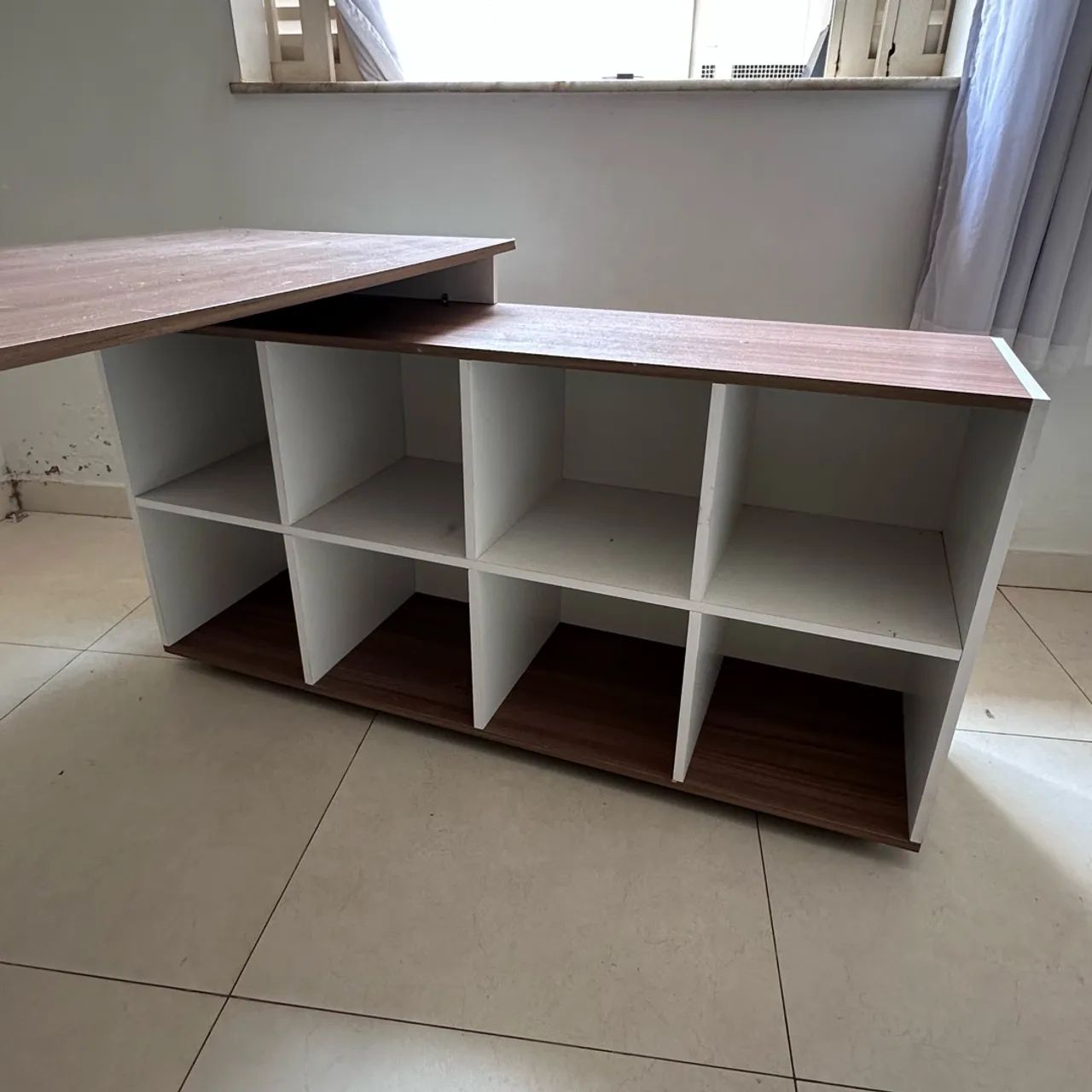 Mesa em L com nichos - Foto 2