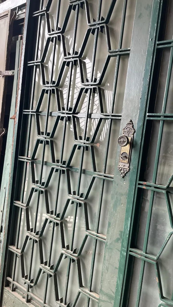 Porta Antiga de Ferro Maciço - Peça de Demolição 417562695534520325