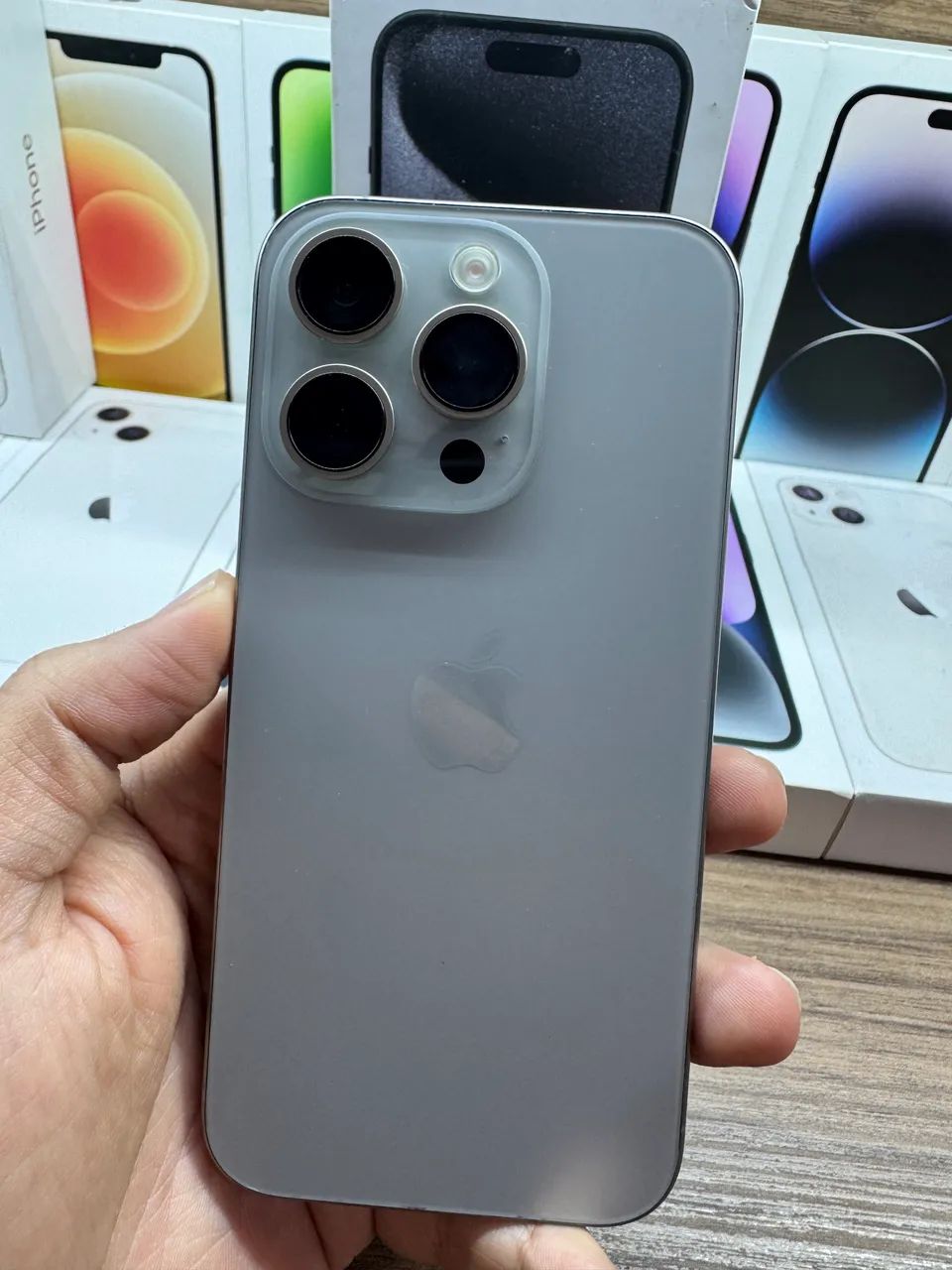 iphone 15 pro Max impecável todo original - Celulares e