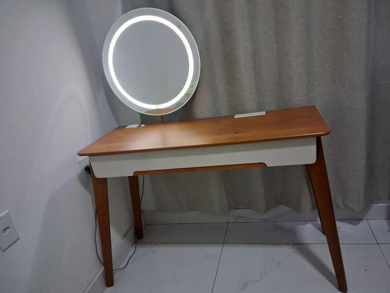 Penteadeira Moderna com Espelho LED e Tomada - R$550 - Vila Velha - Foto 3