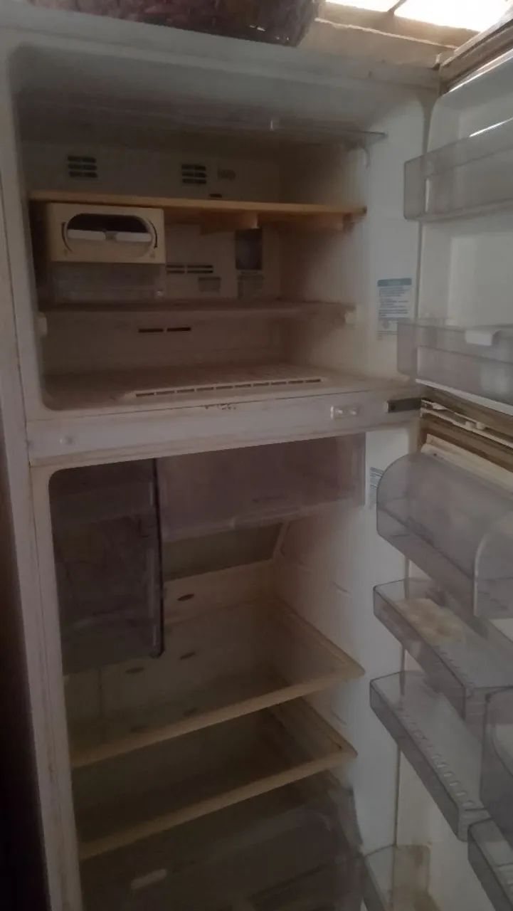 Geladeira Duplex Eletrolux DF48: Com Defeito Não Gela  - Foto 2