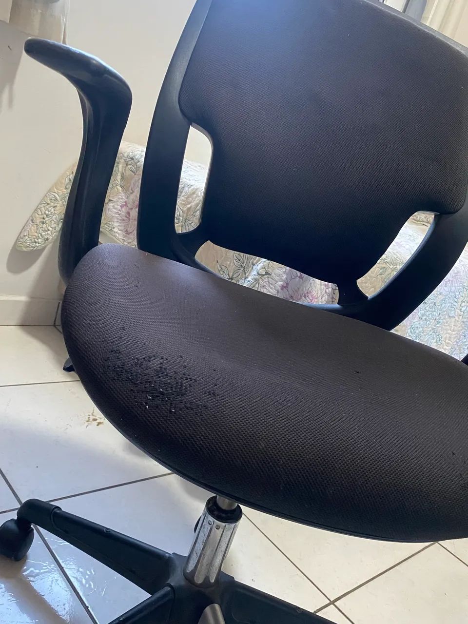Cadeira de Escritório Usada - Foto 2