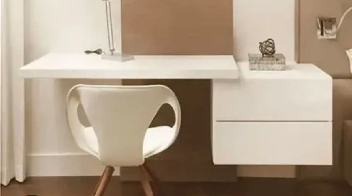 Mesa suspensa com gaveteiro 
