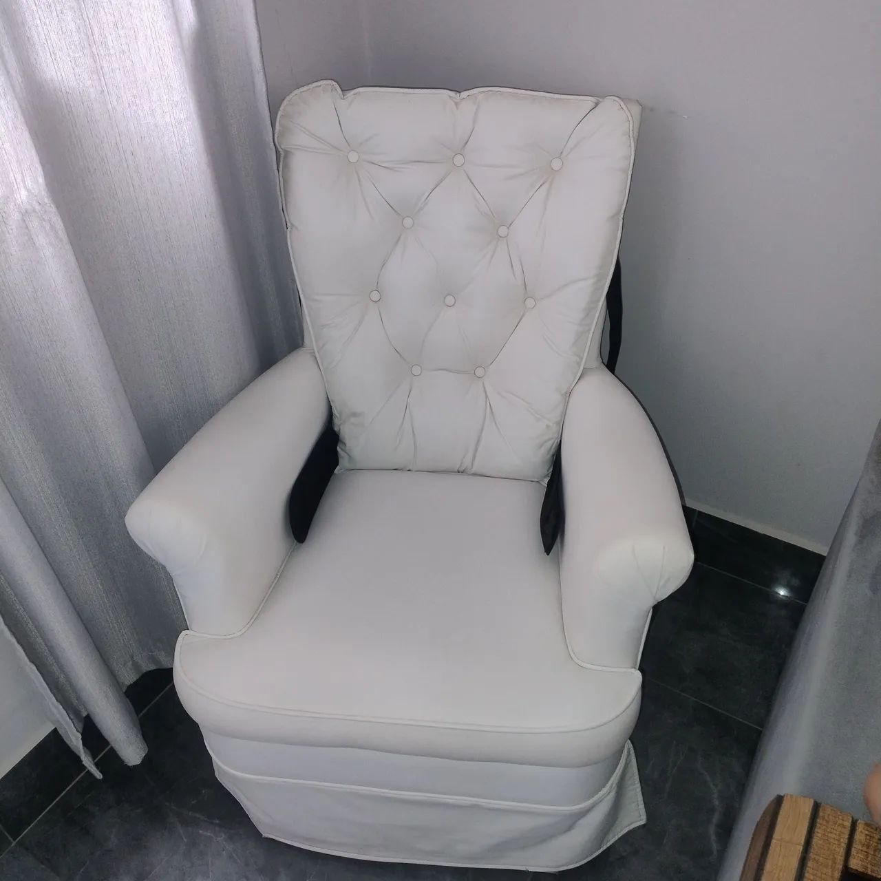 Poltrona de courvim branco