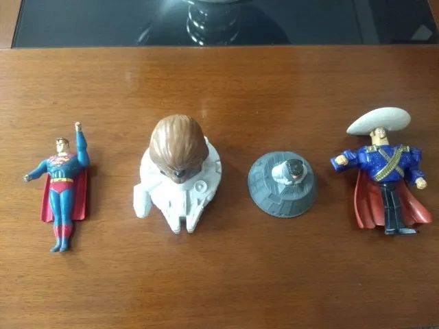 Lote bonecos superman e mcdonalds