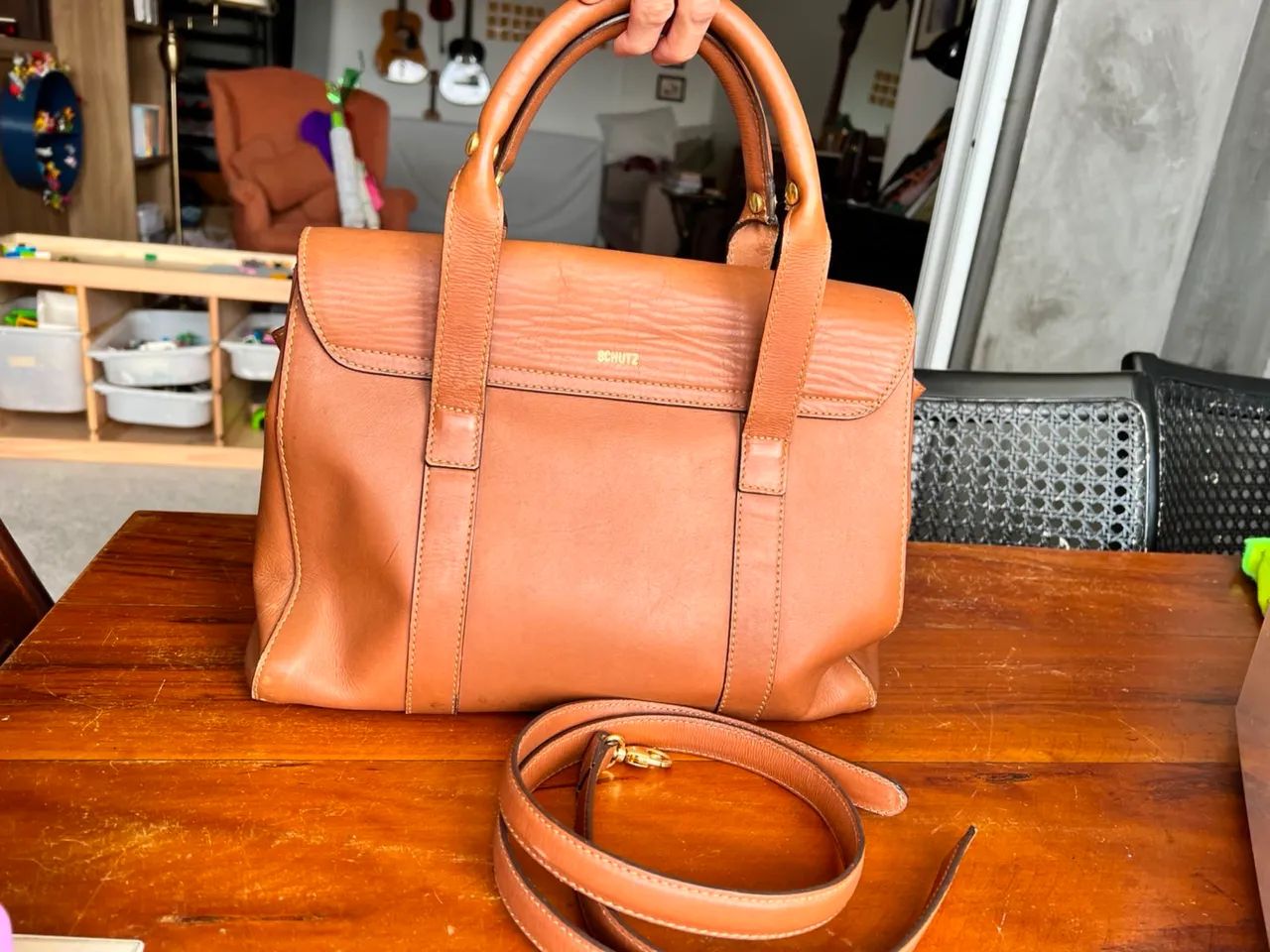 Bolsa de couro caramelo Schutz. - Foto 2