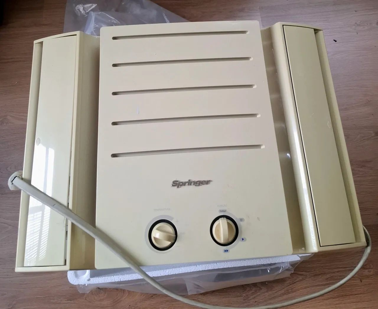 Ar Springer 7500 pouco usado