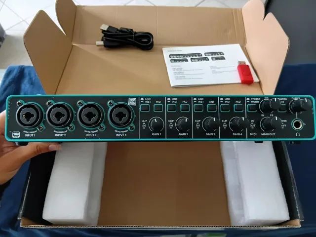 Interface de áudio U-Phoria UMC404HD 100V/240V 2ª geração - Foto 4