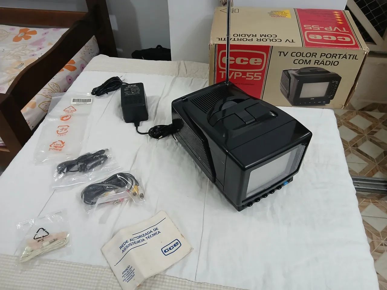 Tv antiga portátil CCE sem usar 