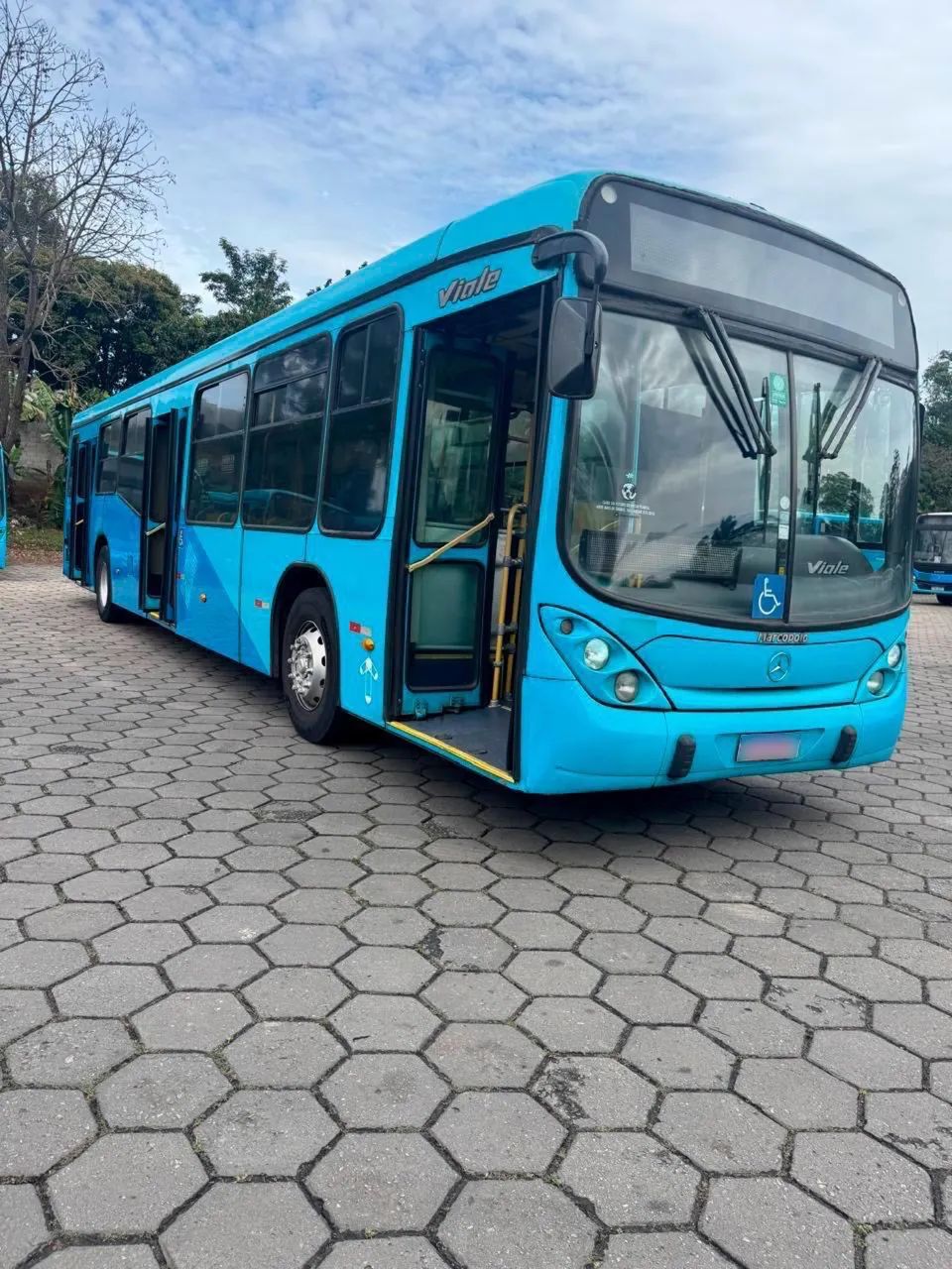 Ônibus motor traseiro Mercedes 2010