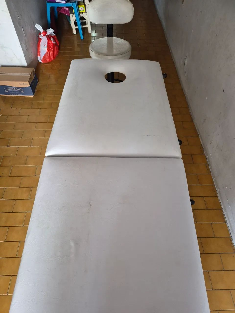 Kit estética - cadeira giratória e maca portátil. - Foto 2