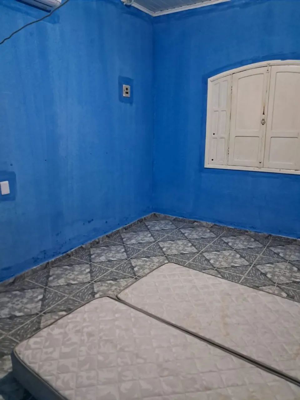Aluga-se casa 