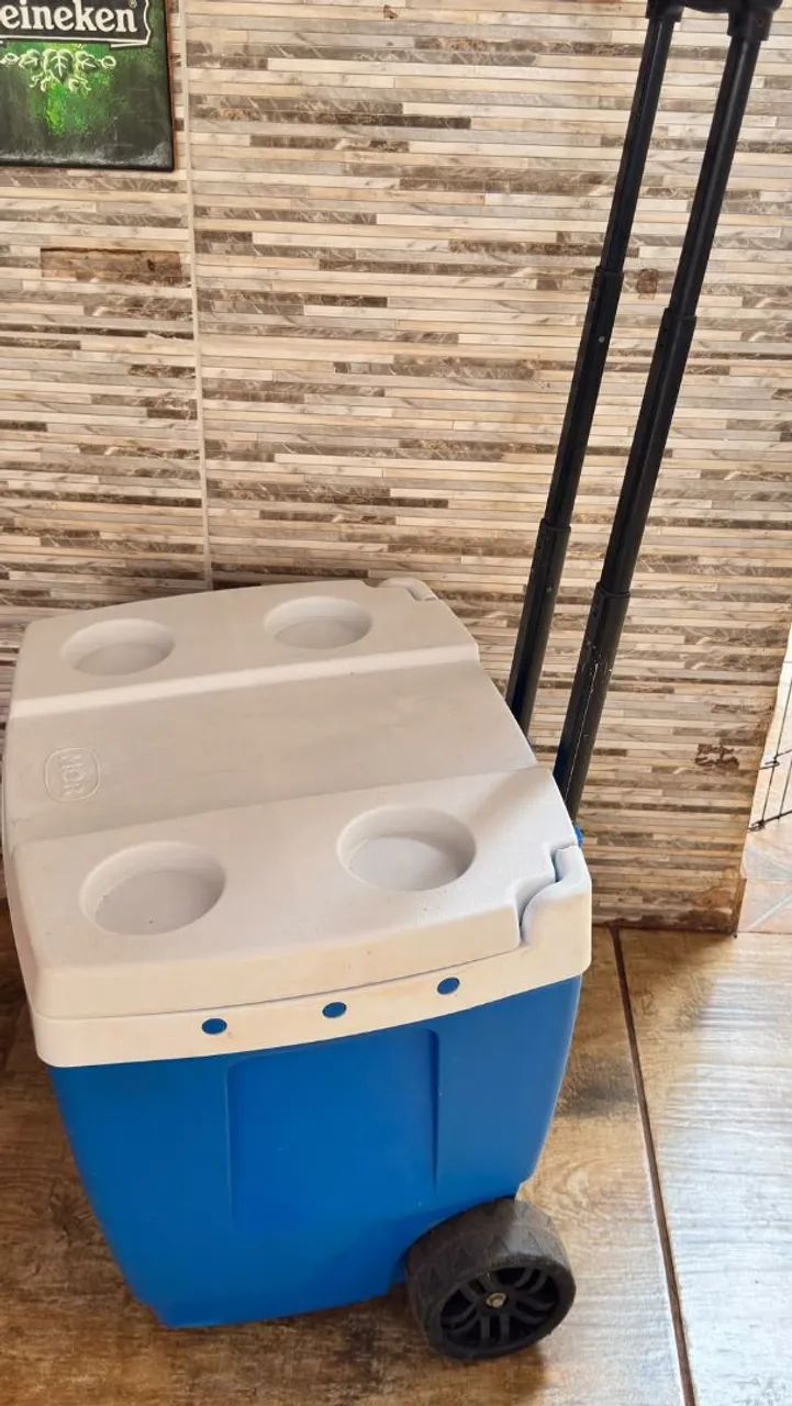 VENDE-SE CAIXA TÉRMICA MOR