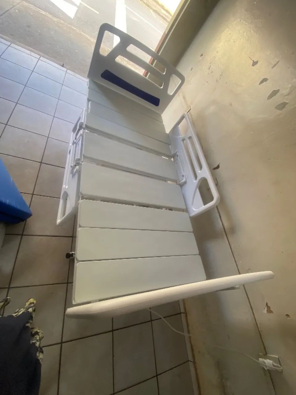 Vende-se uma Cama hospitalar automática semi nova  - Foto 2