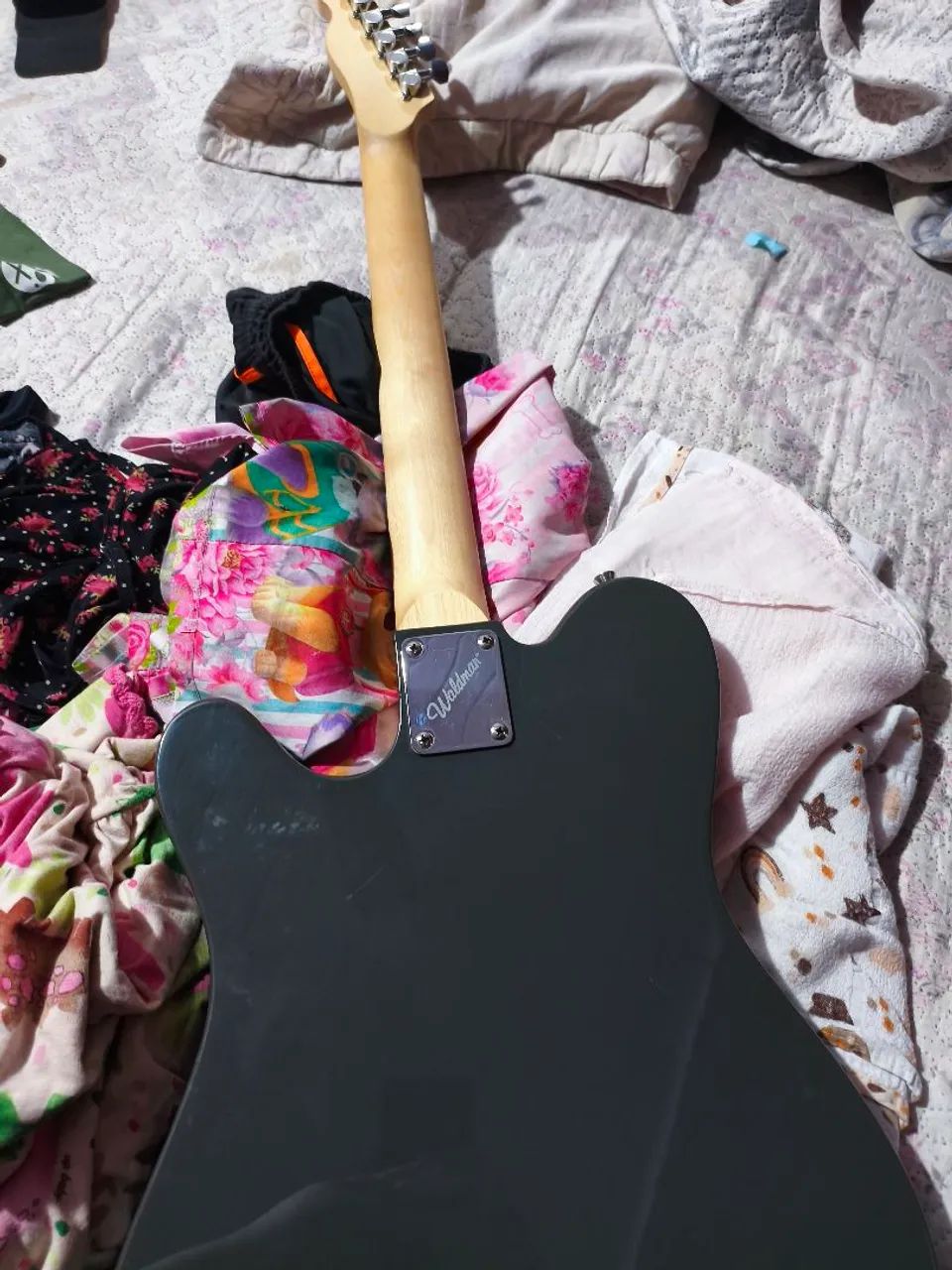 Guitarra destruída - Foto 3