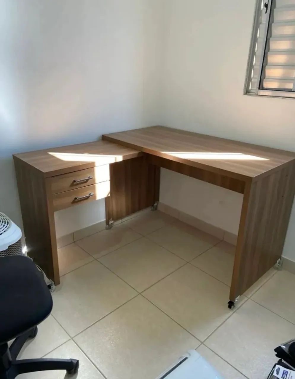 Escrivaninha com cadeira de escritório - Foto 2