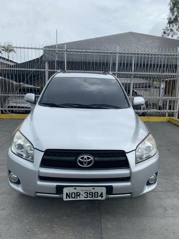 Toyota Rav4 com teto solar aceito financiamento - Foto 6