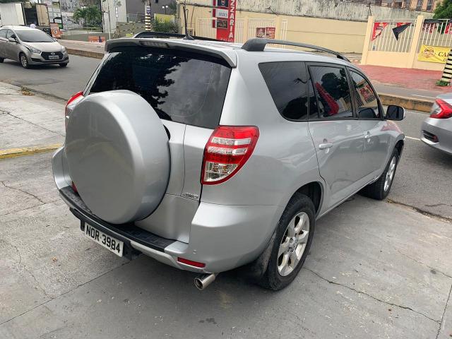 Toyota Rav4 com teto solar aceito financiamento - Foto 8