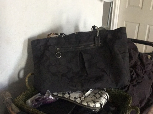 roupas e sapatos femininos