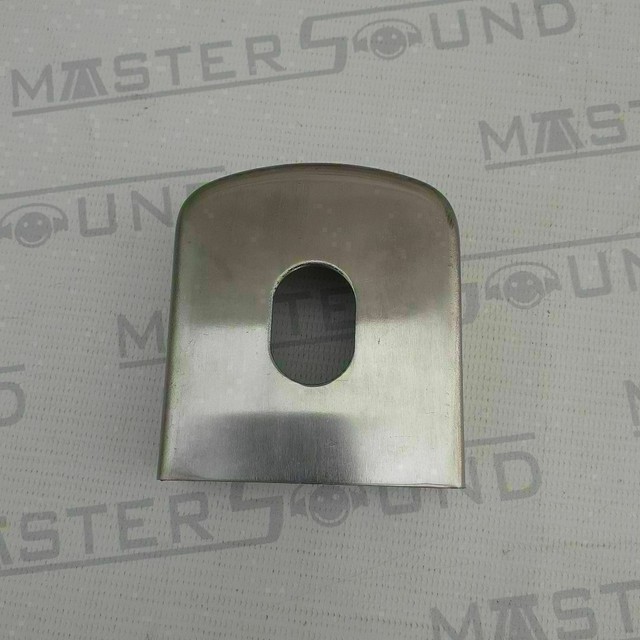 Capa cromada para engate. Nova. Colocada. 