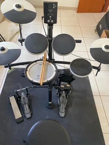 Vendo Bateria Eletrônica - Marca: Roland - Modelo: TD1K