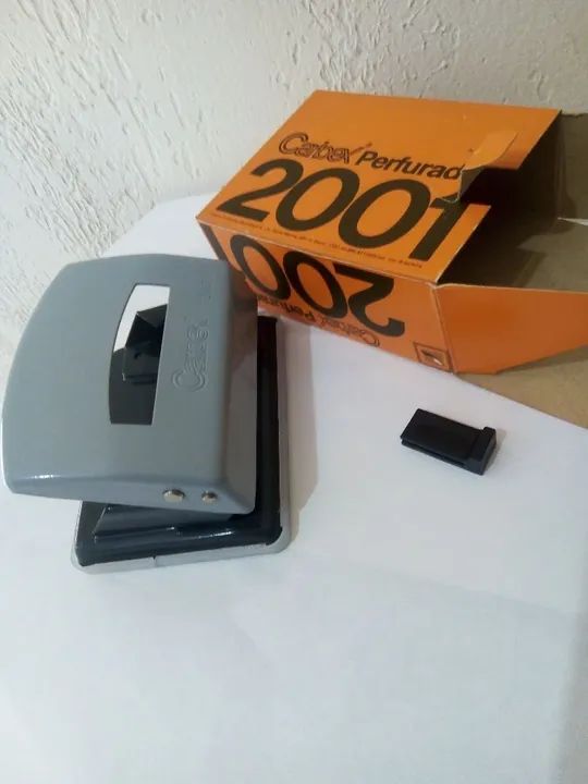 Perfurador de papel em metal dois furos, Carbex Cinza, Novo  - Foto 2
