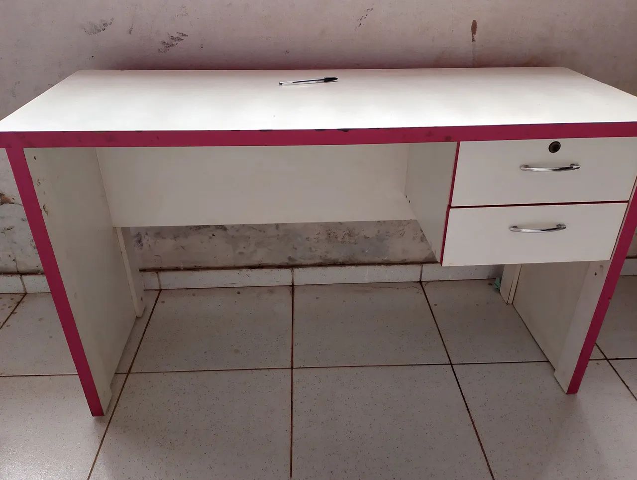 Mesa de escritório em ótimo estado