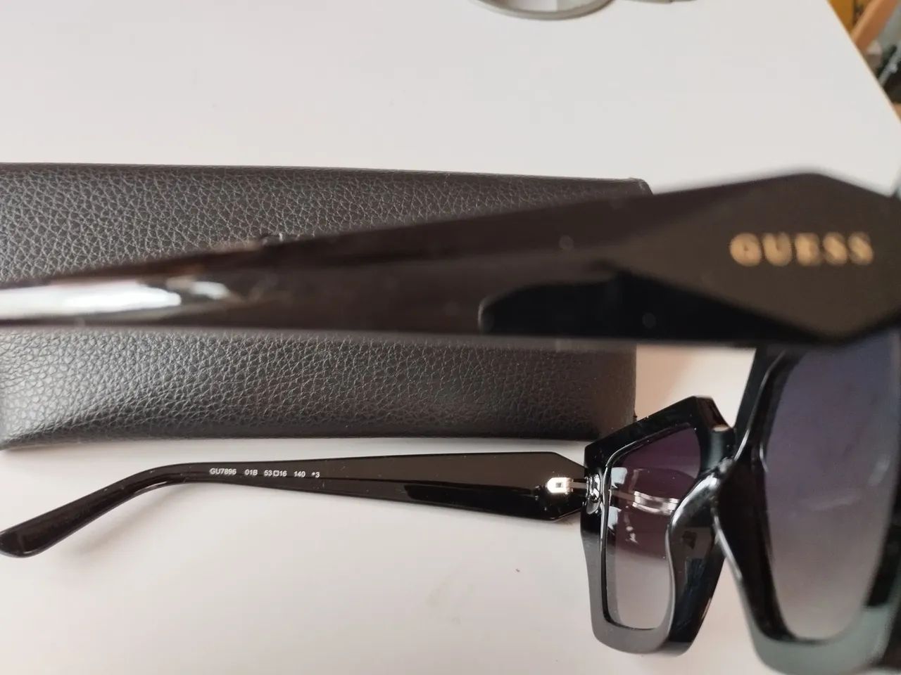 Óculos de Sol Guess Feminino - excelente estado  - Foto 4