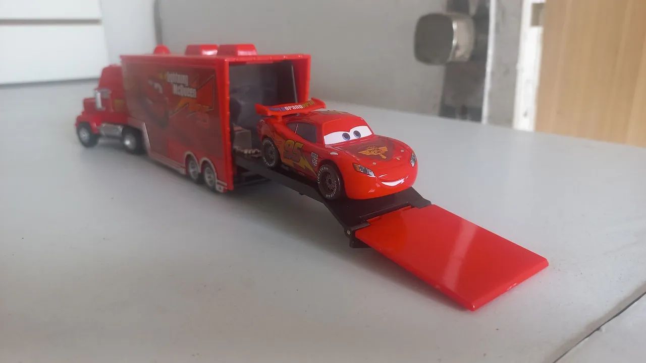 Carros Disney Pixar junto com a carreta, valor por cada conjunto - Foto 2