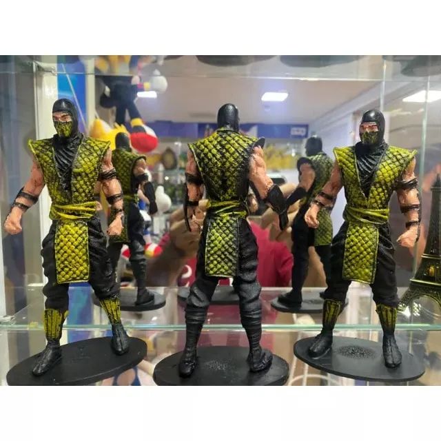Boneco Scorpion miniatura em Resina Mortal Kombat 19cm