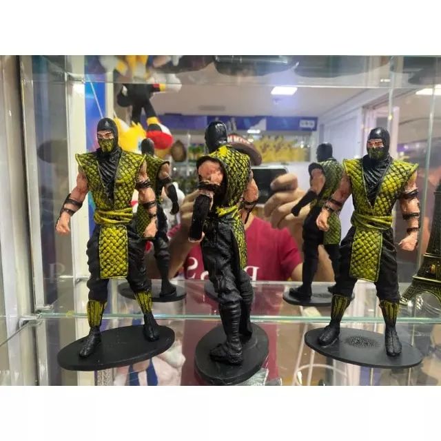 Boneco Scorpion miniatura em Resina Mortal Kombat 19cm - Foto 2