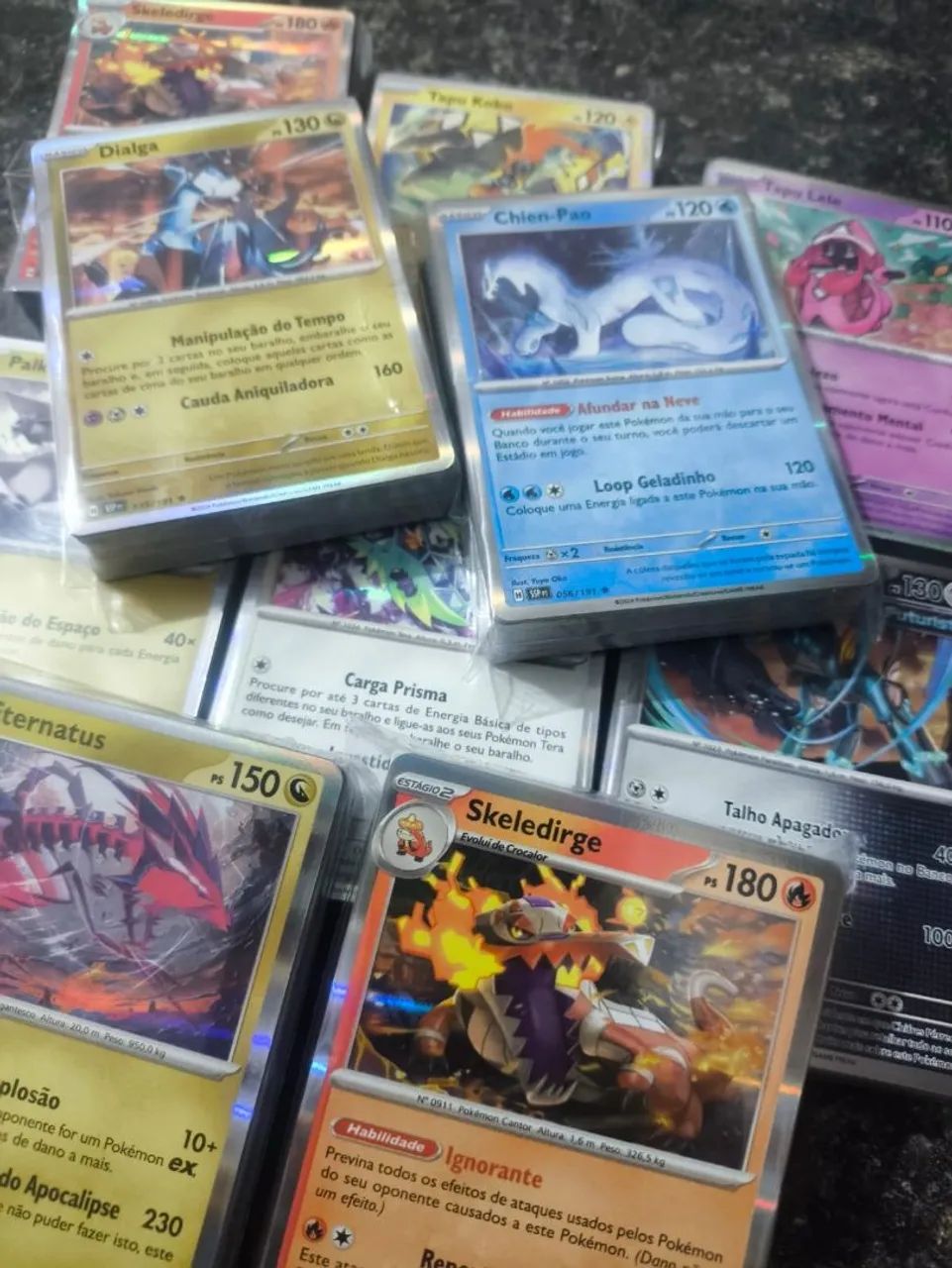 Lote Cartas Pokemon (50 cartas sem repetir contém 5 brilhantes) - Foto 2
