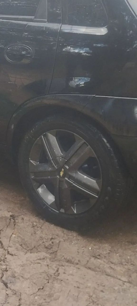 Rodas de liga leve aro 15 cor grafite Troco por outras 15 ou 14 - Foto 2