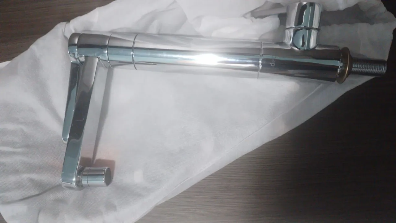 Monocomando Cromada para Cozinha com Filtro quente e fria- Design Moderno