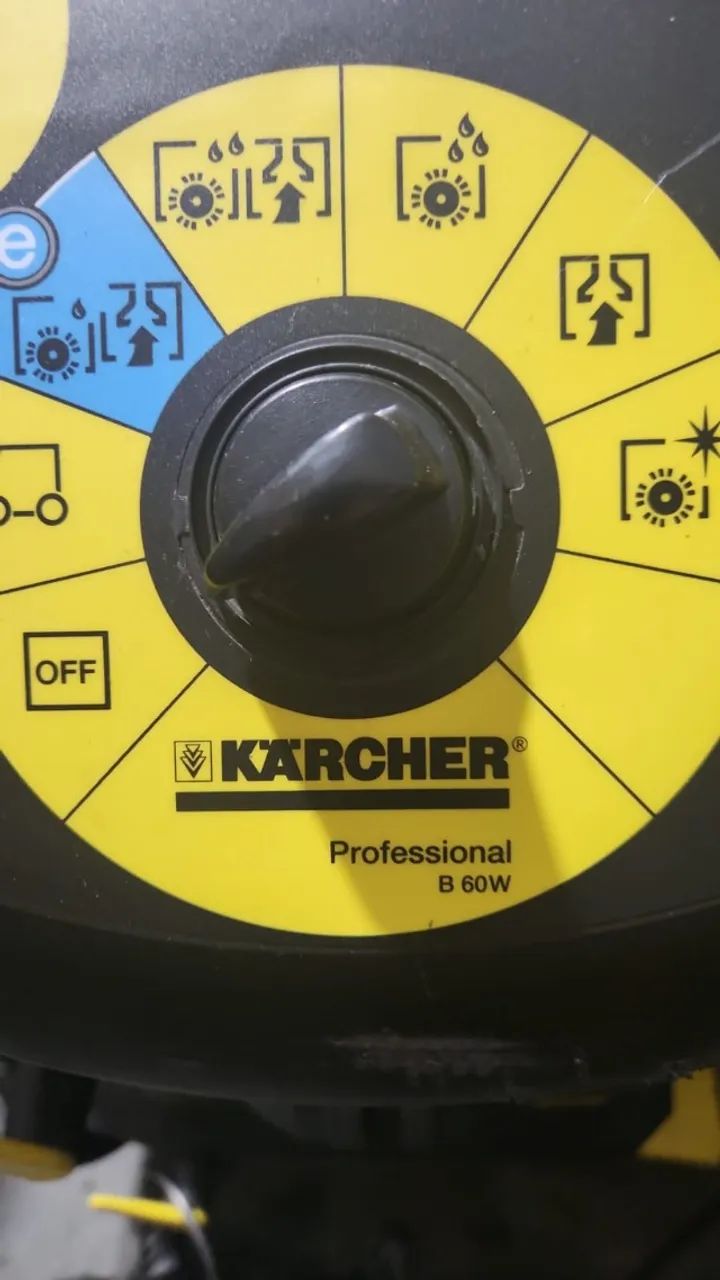 Lavadora de piso bateria Karcher B60  - Foto 4