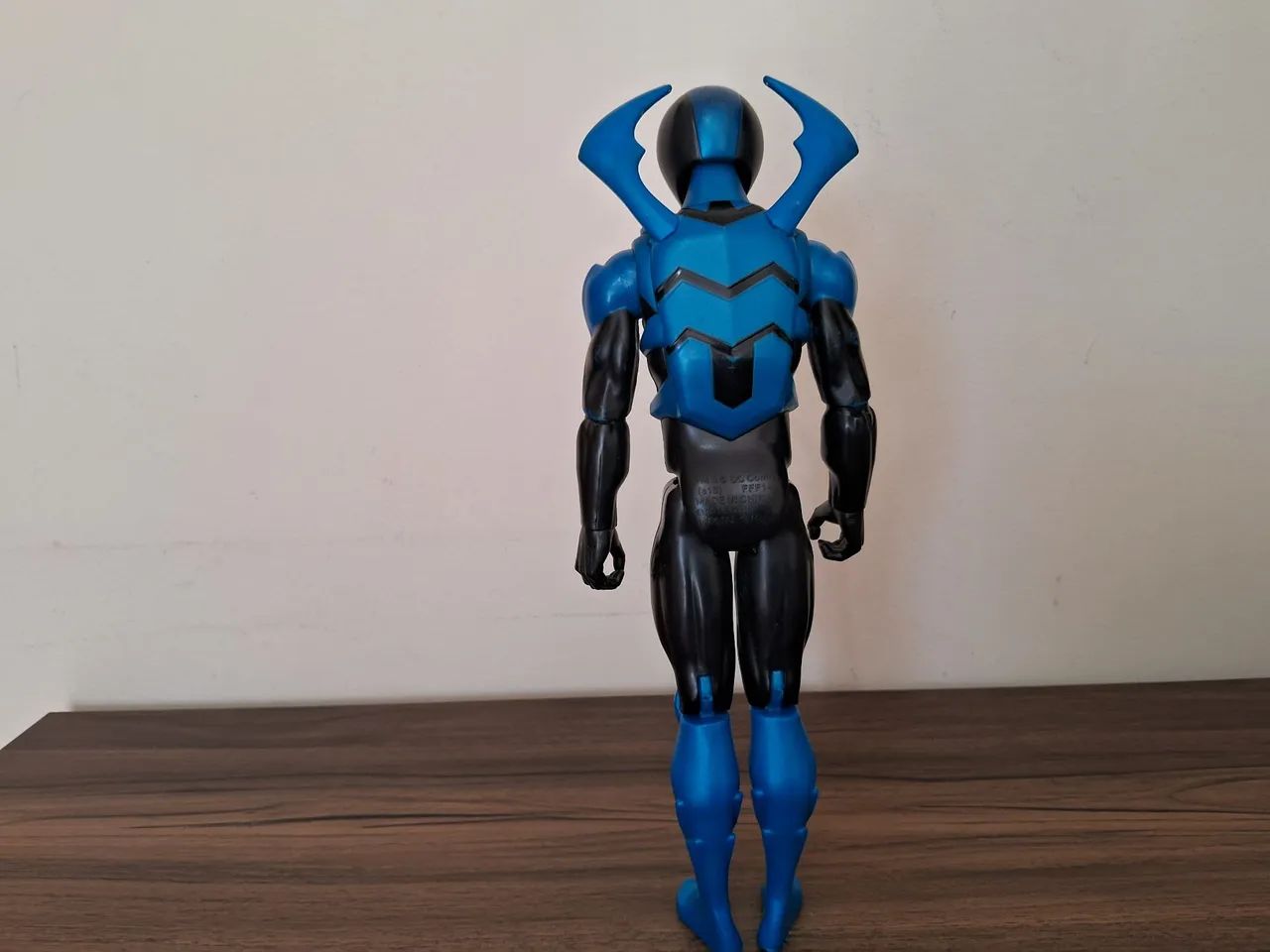 Boneco Besouro Azul Marvel 30cm - Foto 2