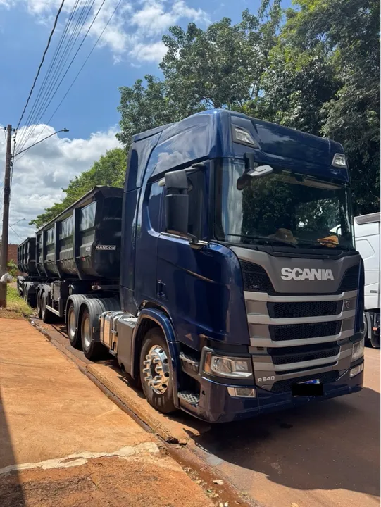 Scania R540 6x4 2021 com rodocacamba Randon