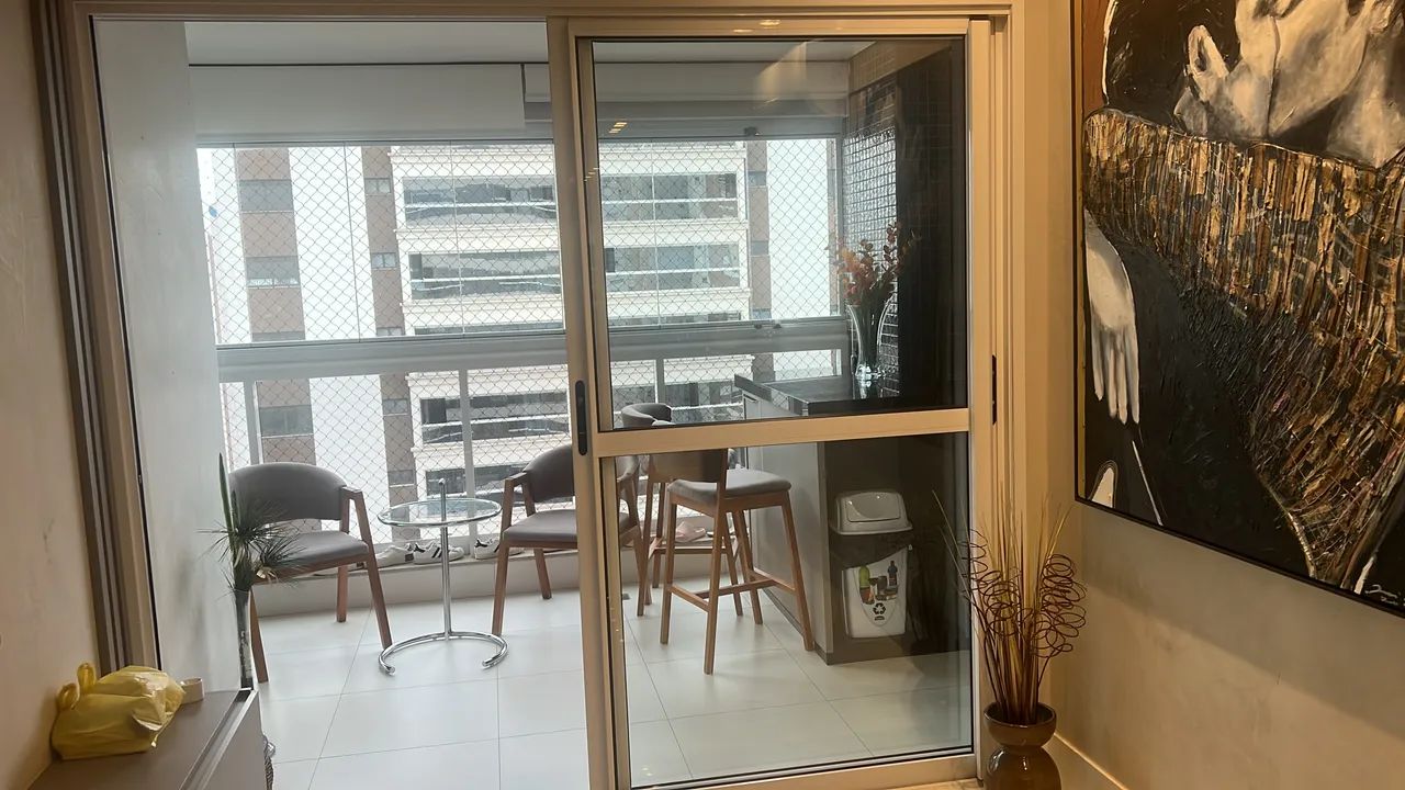 Vendo porta em aluminio branca novissima