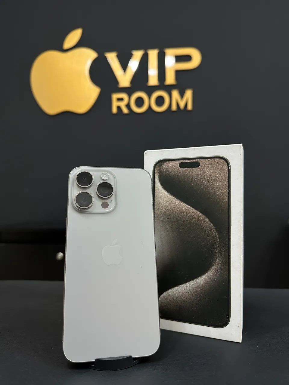 iPhone 15 Pro Max 256gb natural semi novo em perfeito estado