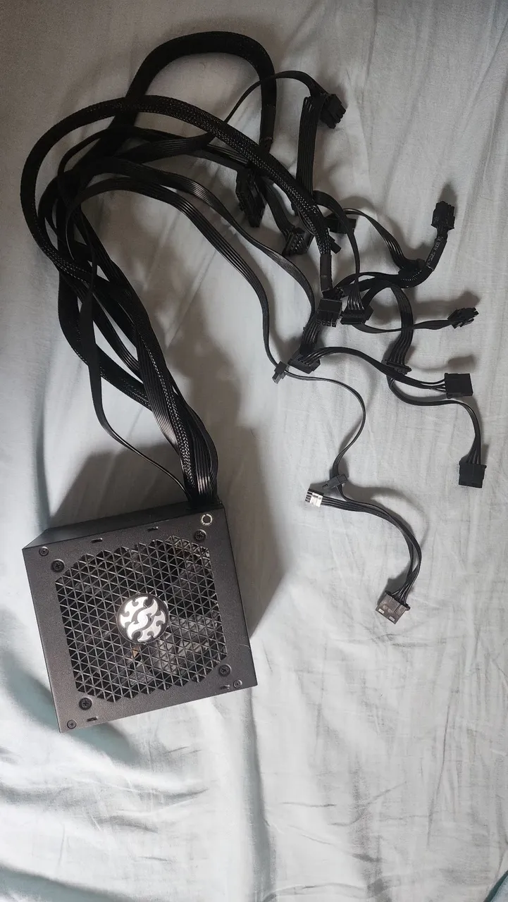 Fonte XPG pylon 750w