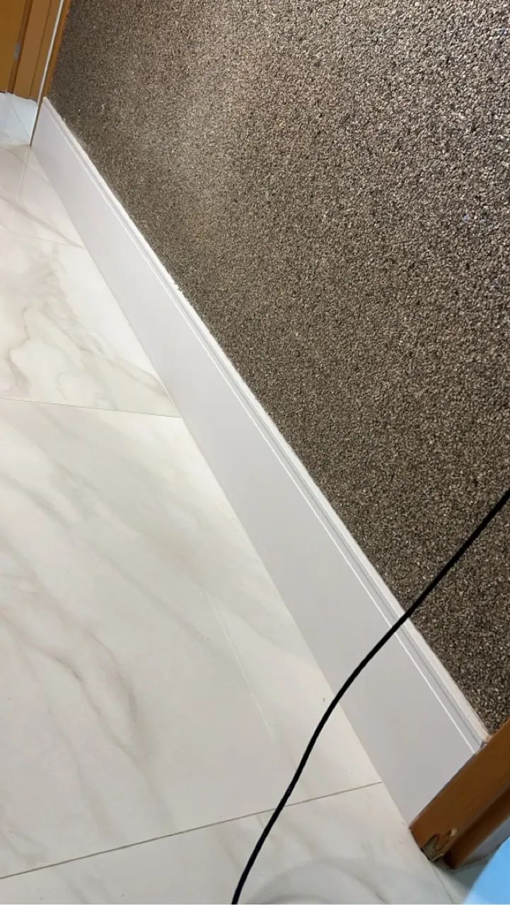 Instalação de rodapé  Santa Luzia ,Poreletano  , MDF   com acabamento  - Foto 3