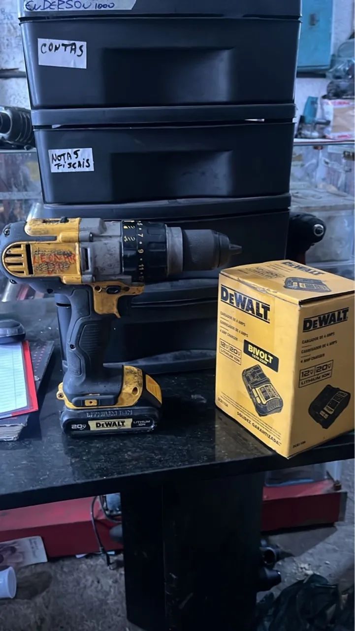 Parafusadeira Dewalt 20v com carregador e bateria  - Foto 2